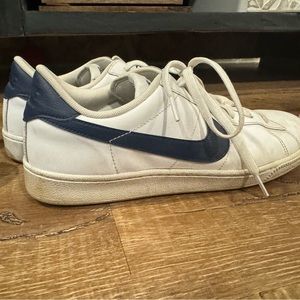 Men’s Nikes size 9.5